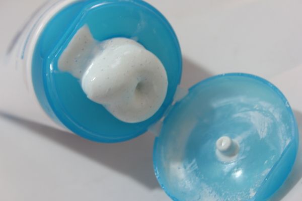 Nivea pure effect Total Face Cleanup Product Review