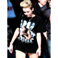 photo Miley_Cyrus_Candids_2818290_zps6c2d5520.png