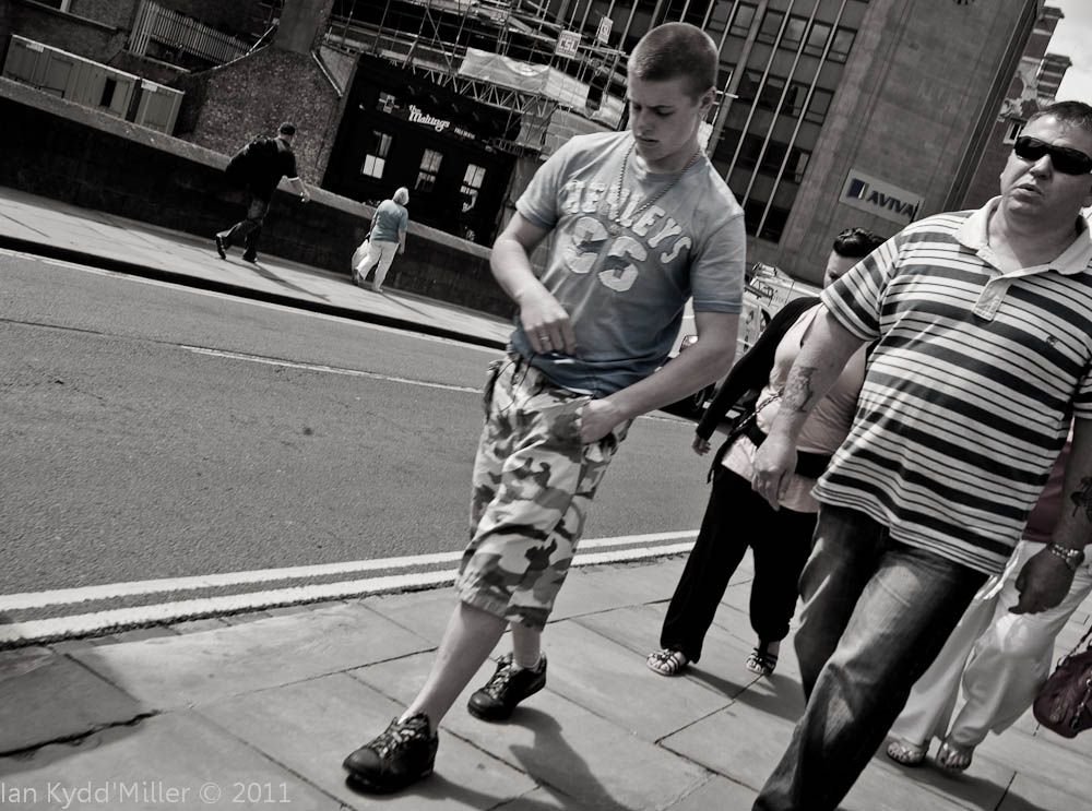 IMAGE: http://i1303.photobucket.com/albums/ag152/FusionAsia/On%20the%20STREET/LH3A1194_zpsb1f6a657.jpg