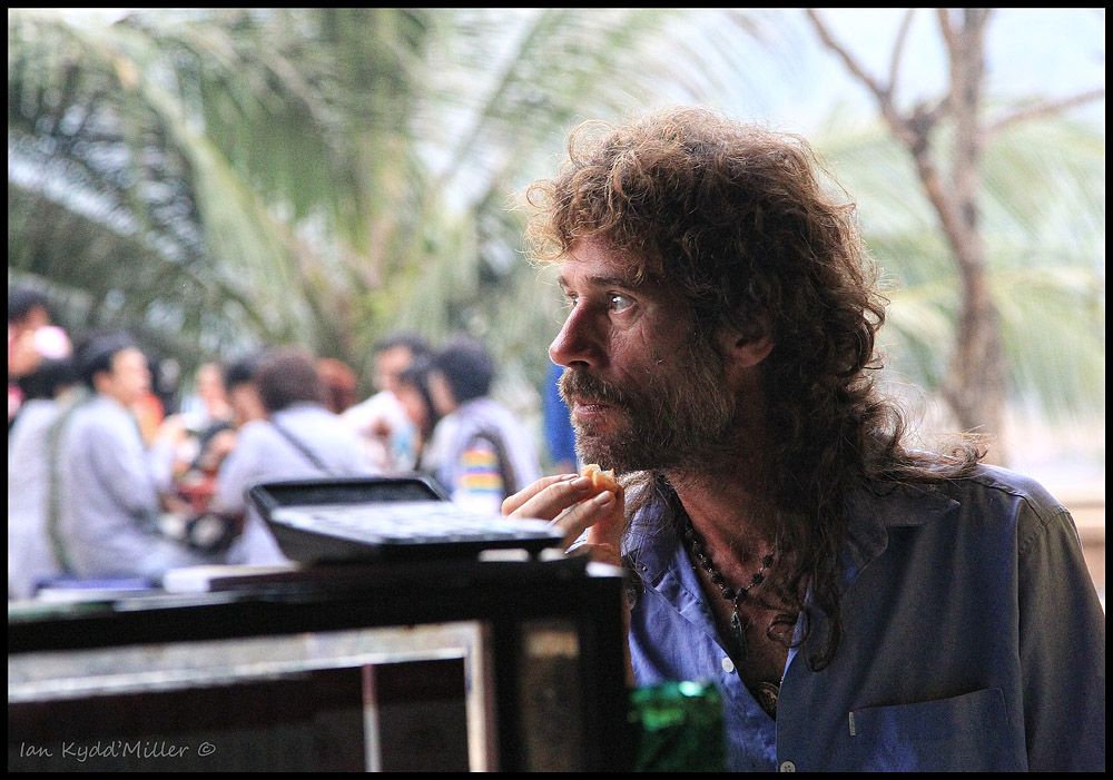 IMAGE: http://i1303.photobucket.com/albums/ag152/FusionAsia/On%20the%20STREET/Laos095_zpscf624460.jpg