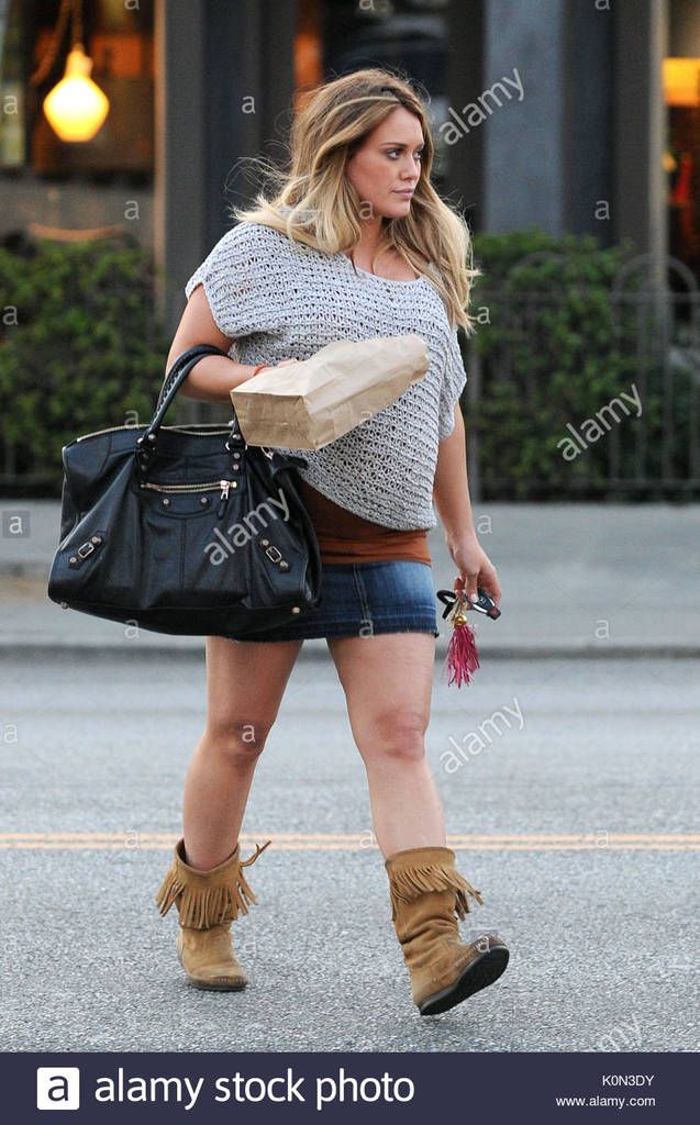 photo hilary-duff-a-pregnant-hilary-duff-out-and-about-on-valentines-day-K0N3DY_zpswuhrdiq7.jpg
