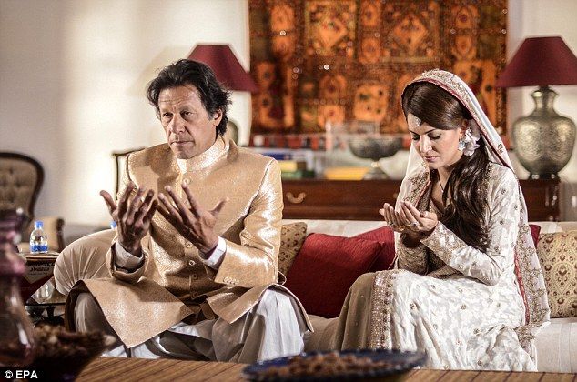 2 zps630d9ded - Imran Khan and Reham Khan Nikah Pictures