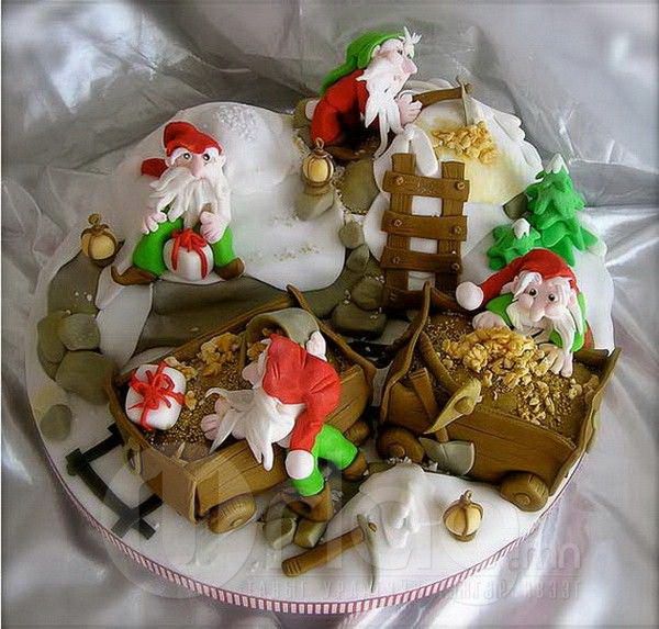  photo Toppers-Galore-Decorating-Your-Christmas-Cake_06_zps587493f5.jpg