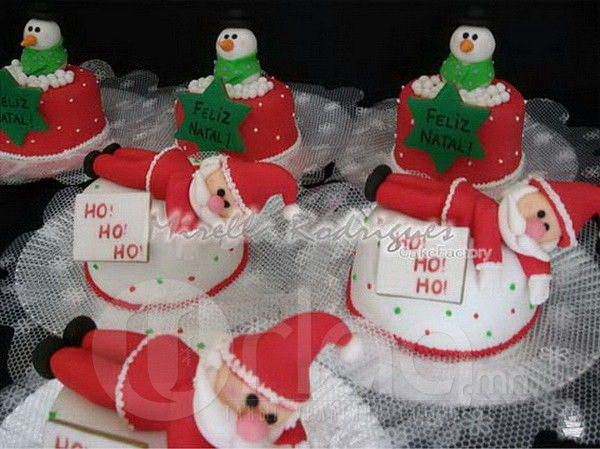  photo Toppers-Galore-Decorating-Your-Christmas-Cake_07_zpscc0901d9.jpg
