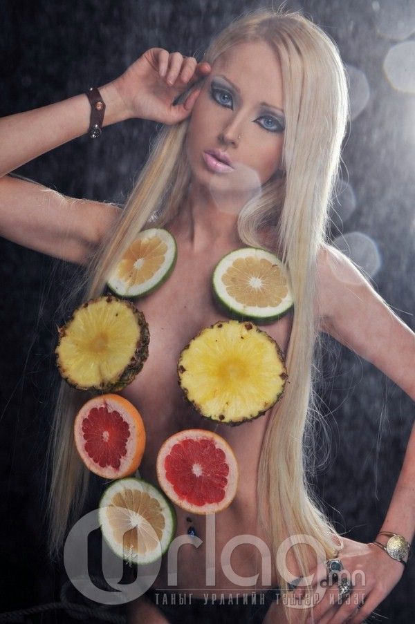  photo valeria-lukyanova-121_zps641fda56.jpg