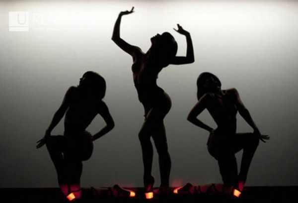  photo 07_emmanuelle_alt_favorite_strip_club_cabaret_nude_dancing_Le_Crazy_Horse_De_Paris_zpsa3c54d3f.jpg