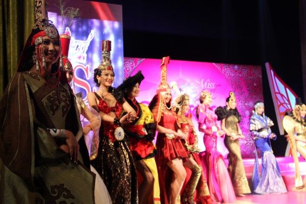  photo Missmongolia2014gala58_zps2330660c.jpg