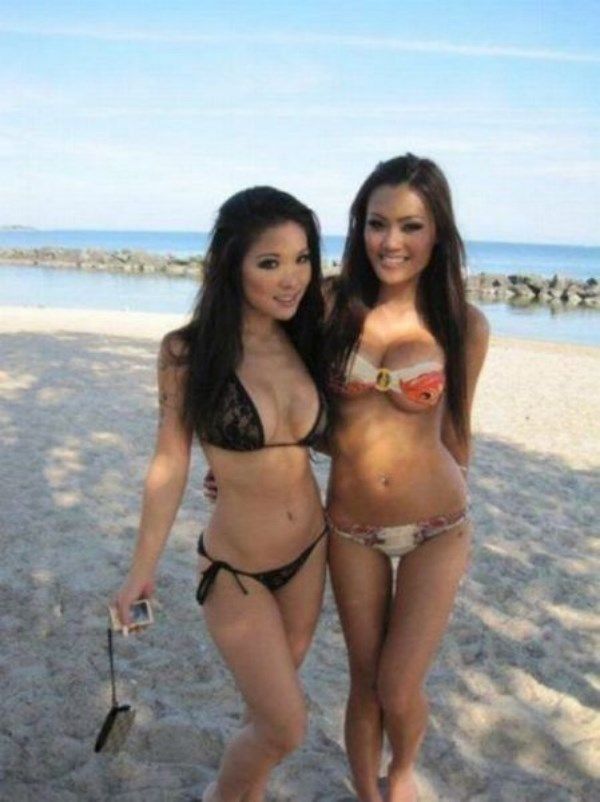  photo 1374612270_babes_in_bikinis_are_like_a_dream_come_true_640_20_zpsdf9b9126.jpg