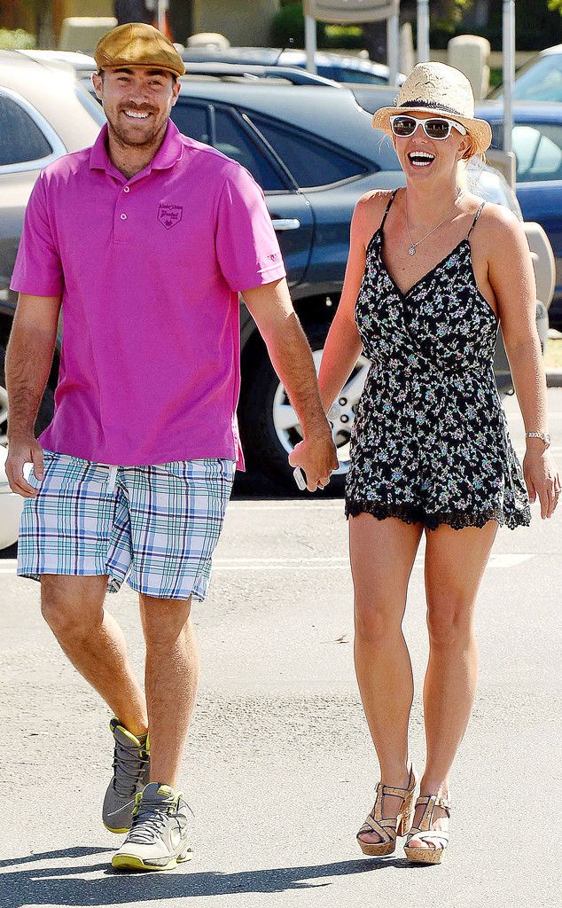  photo rs_634x1024-140806120330-634.david-lucado-britney-spears-holding-hands-080614__zpsfeowo758.jpg