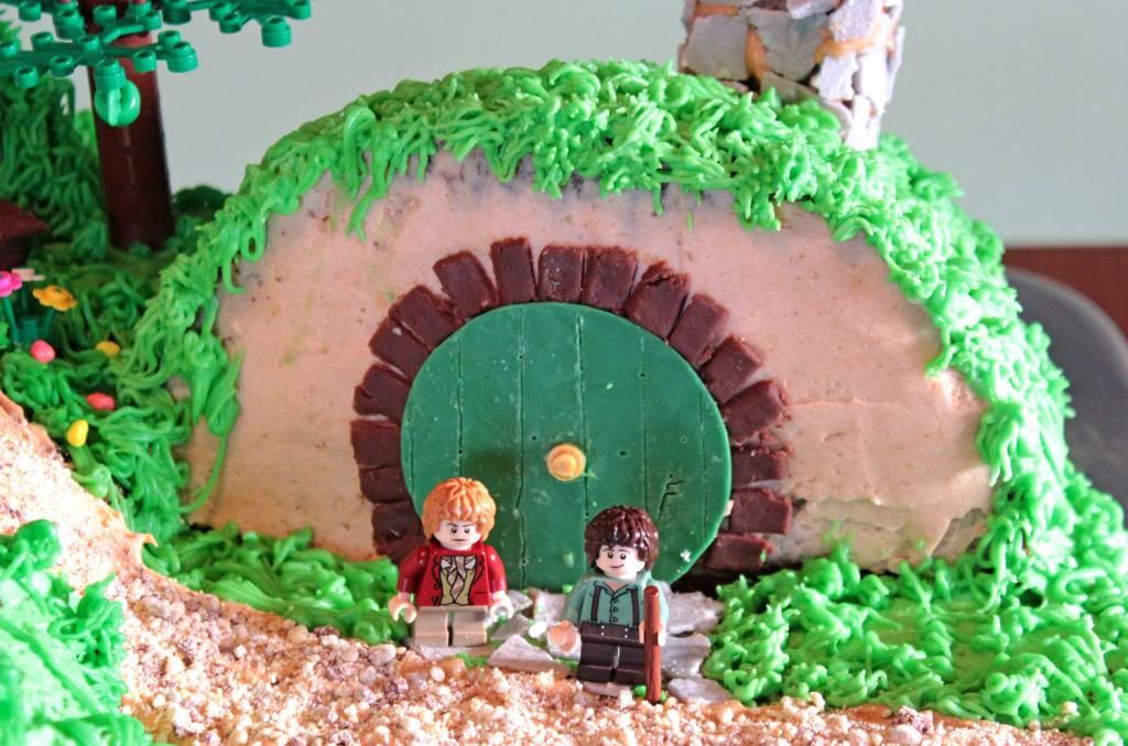  photo Hobbit-cake-Bilbo-door_zpse8ba0b15.jpg