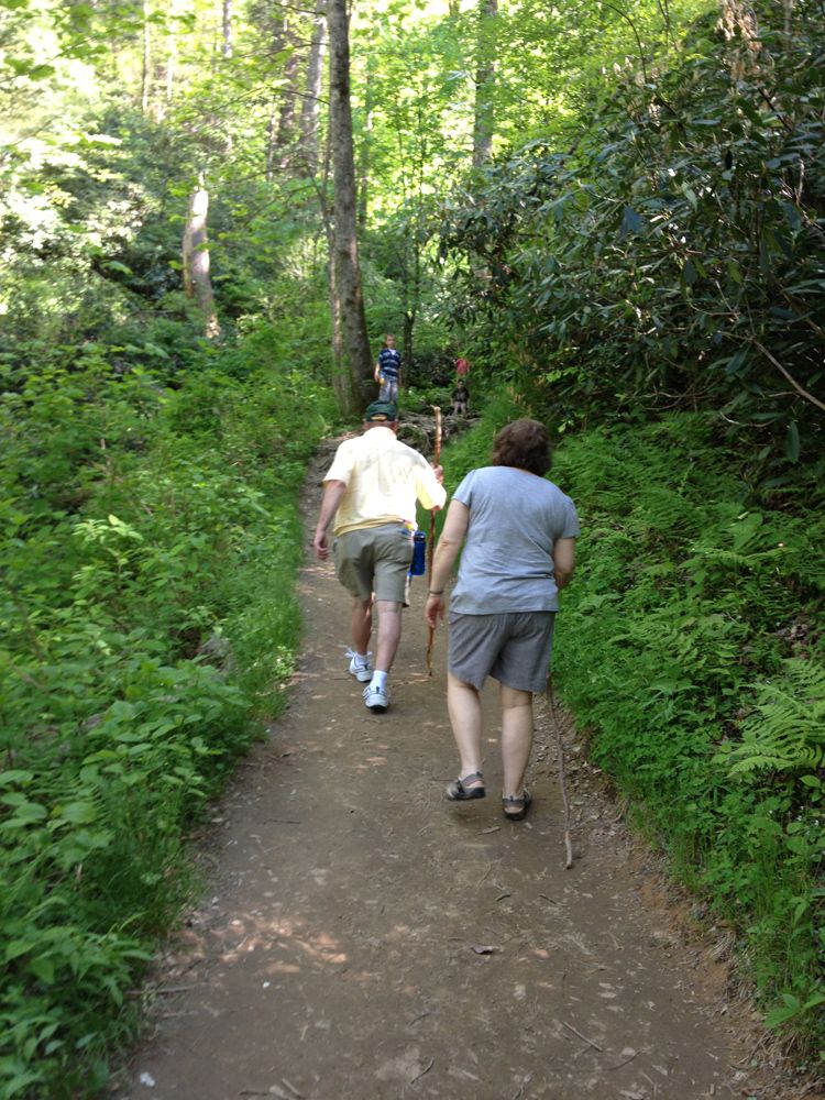 photo group-hiking_zps80df9e39.jpg
